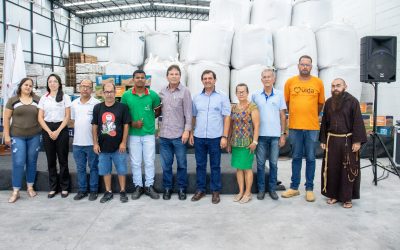  Cooperativa realiza entrega de quase 4 mil litros de leite a 19 instituições de assistência social